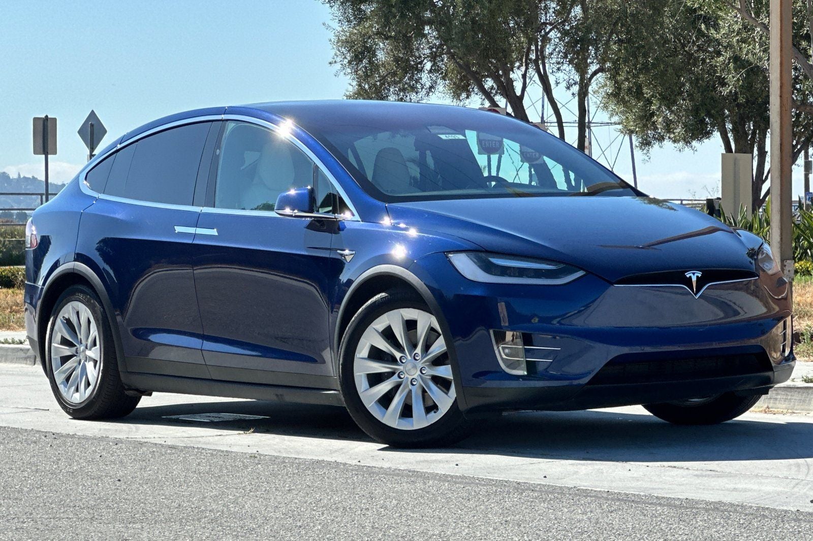 tesla model x 2017 5YJXCDE2XHF044043 image